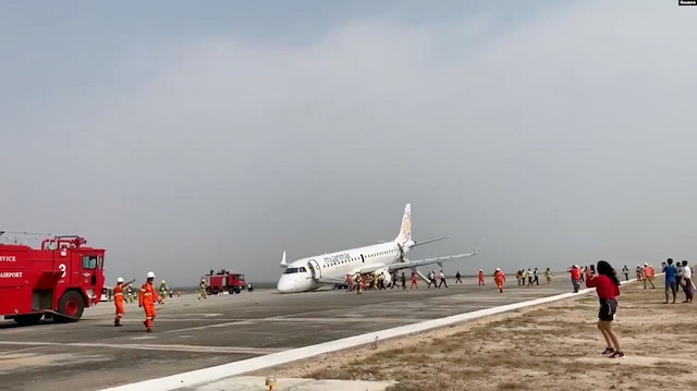 Myanmar’da yolcu uçağı ön lastikleri olmadan iniş yaptı
