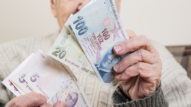 Talep hayata geçerse emekliler aylık 344 lira ek gelire kavuşabilecek.