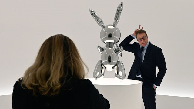 Jeff Koons’un 1986 yılında yaptığı paslanmaz çelikten 'Tavşan' heykeli.