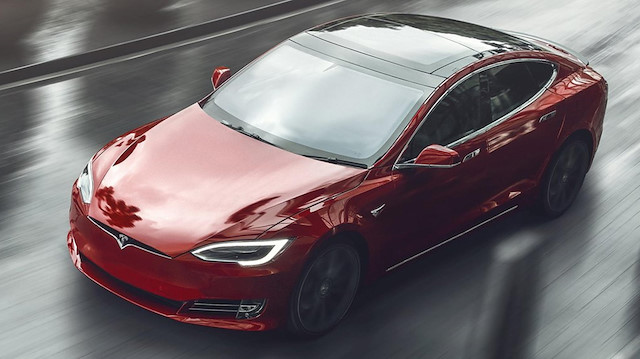 Tesla, Model S ve Model X'teki yangınlar sonrasında batarya güncellemesi yayınladı