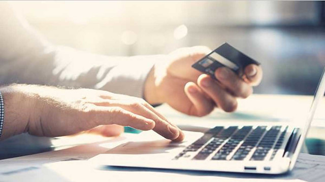 Online dükkanların e-ticaret satışlarından elde ettikleri gelir ise yüzde 64 arttı. 