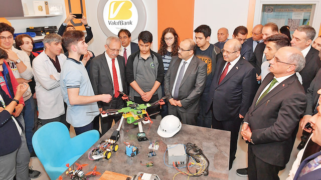 BİLSEM desteğiyle Trabzon'da açılan mekatronik atölyesinde gençler yeteneklerini geliştiriyor.