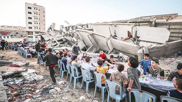 İngiltere merkezli El-Hayr Vakfı 650 Filistinliye iftar yemeği verdi. ​