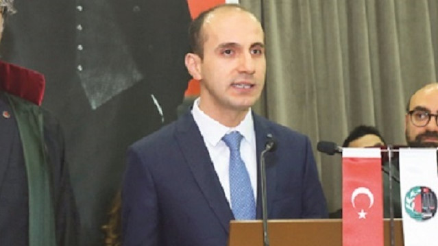 Turgut Özel Üniversitesi Hukuk Fakültesi’nden mezun olan 25 yaşındaki Erdem Semih Yıldız, 7 Şubat 2018 tarihinde yemin ederek avukatlık ruhsatını aldı.