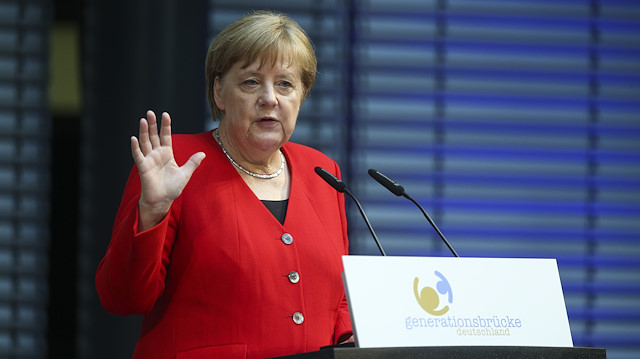 Merkel, tasavvur ettiği bir Avrupa için korkusuzca ama kararlılıkla mücadeleyi sürdüreceğini kaydetti.
