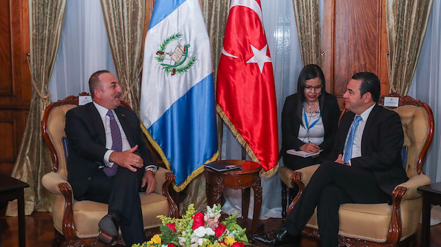 Dışişleri Bakanı Mevlüt Çavuşoğlu ve Guatemala Devlet Başkanı Jimmy Morales (sağda)