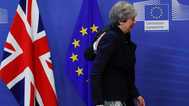 İngiltere Başbakanı May, Brexit'in ertelenmesi ve iptali için parlamentodan defalarca ret yedi.