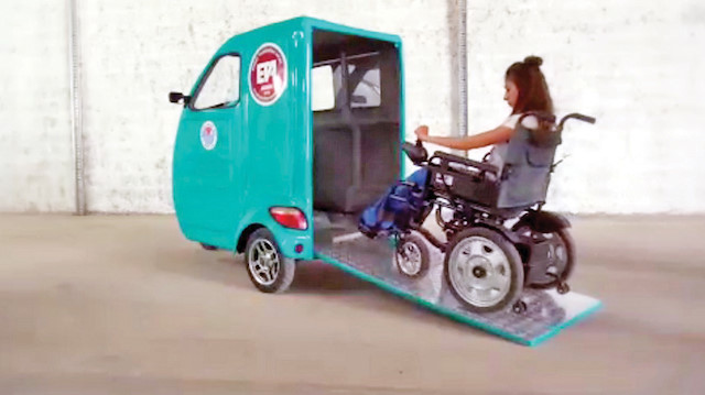 Engelli bireyler için özel olarak tasarlanan elektrikli otomobil.