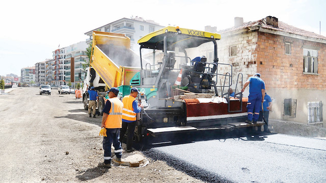 Altındağ Belediyesi asfalt çalışmalarını ilçenin tüm mahallelerinde yoğun bir şekilde devam ettirecek.