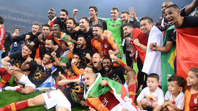 Galatasaray, bitime 1 hafta kala Türkiye'deki 22'nci şampiyonluğunu ilan etti.