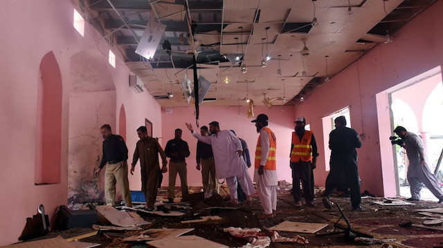 Pakistan ve Afganistan'da camilere bombalı saldırı