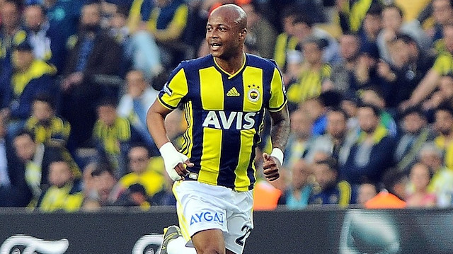 Ayew, Fenerbahçe’de kiralık olarak forma giyiyor. 