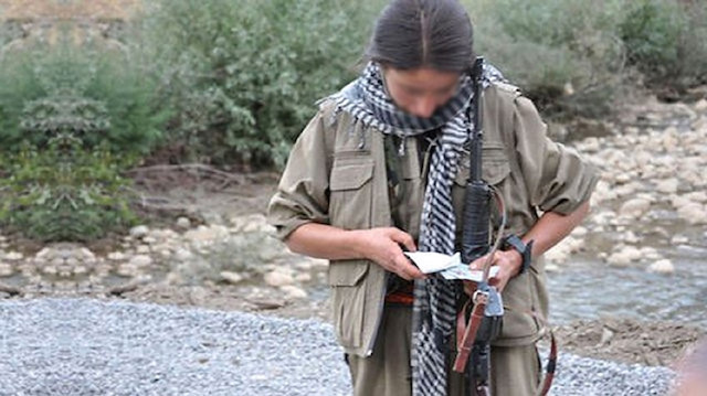PKK, cinsel istismar ya da tecavüze direnen kadın teröristleri aç ve susuz bırakıyor.