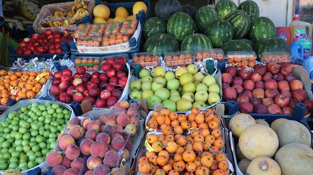 Sıcak havalar, Ramazan ayı ve yeni hasat dönemi gibi nedenlerle meyvelerin fiyatları da düşüyor. 