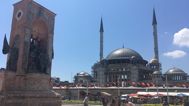 Taksim Camisi'nin inşaatı sürüyor.