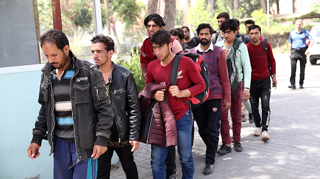 File photo: Police arrest irregular migrants in Adana