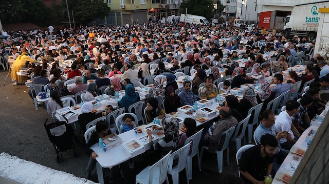 Eyüpsultan'da düzenlenen iftar sofraları