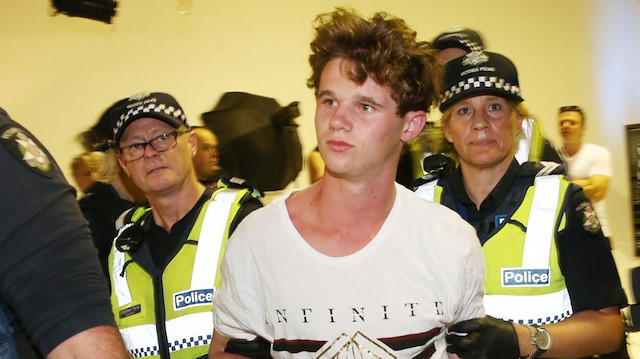 
Avustralyalı Senatör Fraser Anning'i yumurta atarak protesto eden 17 yaşındaki genç, tüm dünyanın sevgisini kazanmıştı.
