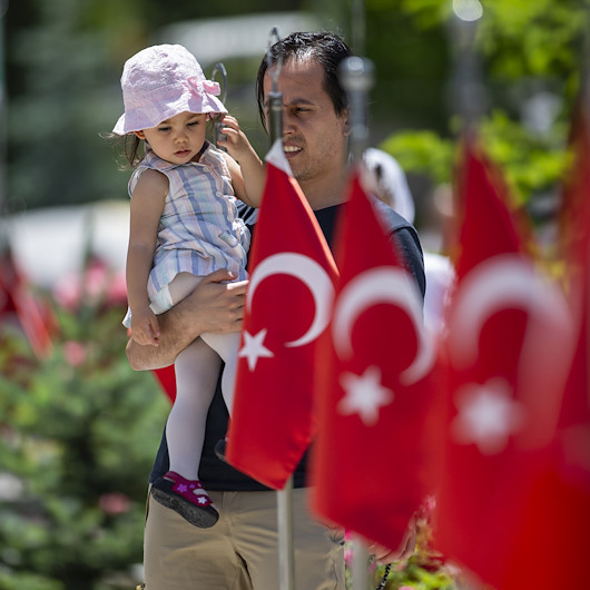 Bayram öncesi şehitliklere ziyaret