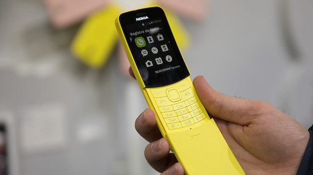Muz telefon olarak bilinen Nokia 8110 4G
