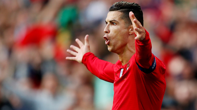 Cristiano Ronaldo, İsviçre karşısında yaptığı hat-trick ile takımını Uluslar Ligi'nde finale taşıdı.