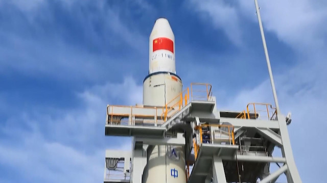 Çin'in denizden uzaya gönderilen ilk roketi.