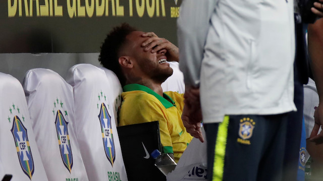 Katar ile oynanan hazırlık maçında sakatlanan Neymar, Copa America'da forma giyemeyecek.