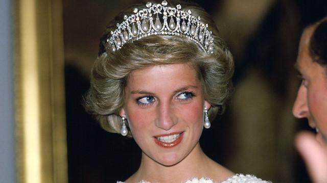 İngiliz Kraliyet ailesine yakından bakalım: Kraliyet'in mücevherleri