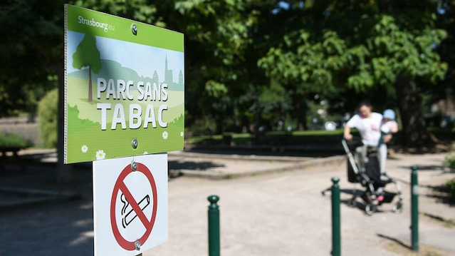 Paris'te çok konuşulacak uygulama başladı: Parklarda sigara içmek artık yasak