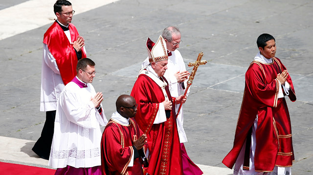 Pope Francis celebrates Pentecost Mass in Saint Peter's square at the Vatican, June 9, 2019. REUTERS/Yara Nardi

