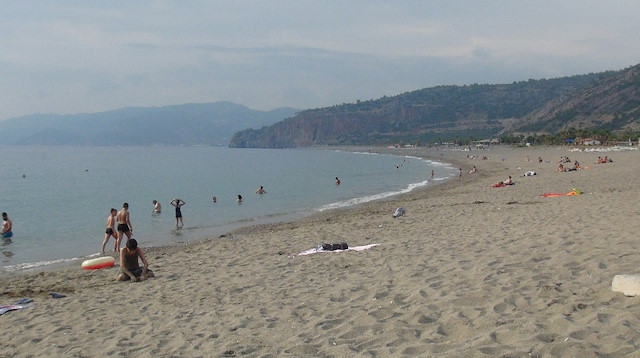 Antalya'nın Gazipaşa ilçesindeki halk plajlarına Suriyelilerin girişi yasaklandı