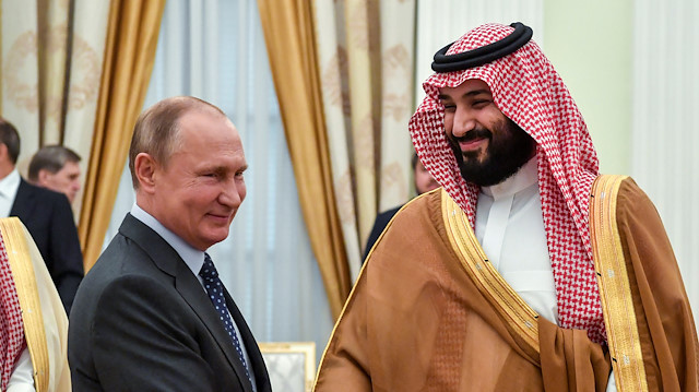 File photo: Russian President Vladimir Putin shakes hands with Saudi Crown Prince Mohammed bin Salman 