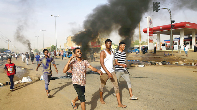 Sudan'da halk darbe karşıtı gösterilerine devam ediyor.
