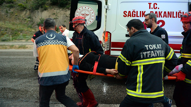 Yaralılar ambulanslarla Niksar Devlet Hastanesine kaldırıldı.