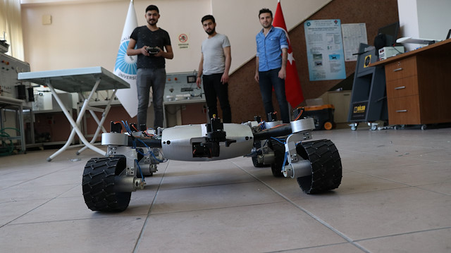 ​Niğde'de makine mühendisliği bölümü son sınıf öğrencisi üç arkadaş tarafından geliştirilen Mars aracı