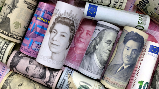 Euro, Hong Kong dollar, U.S. dollar, Japanese yen, pound and Chinese 100 yuan banknotes.
