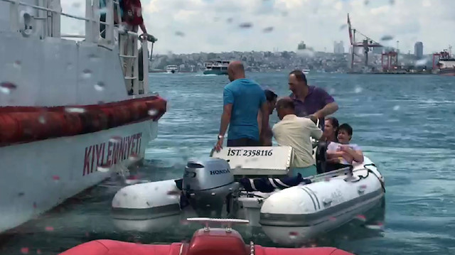 Teknesi alabora olan vatandaşlar kıyı emniyeti personeli tarafından kurtarıldı.
