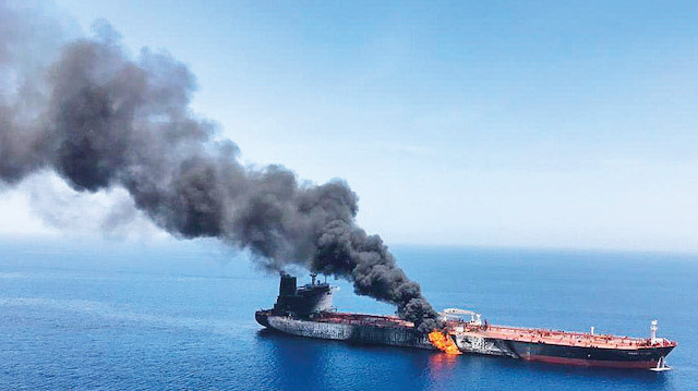 Umman Körfezi’nde bir ay içinde ikinci kez petrol tankerleri hedef alındı.