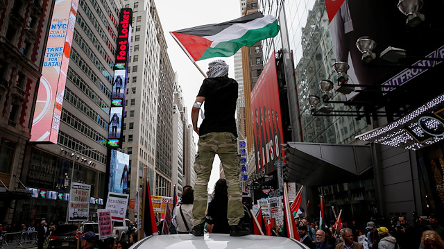 A demonstrator waves a Palestine flag during a pro-Palestine rally in New York City, U.S., May 18, 2018. REUTERS/Brendan McDermid

