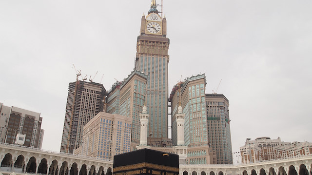 kabe nin manevi dokusunu zedeleyen kule
