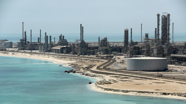 FILE PHOTO: General view of Saudi Aramco's Ras Tanura oil refinery and oil terminal in Saudi Arabia May 21, 2018. Picture taken May 21, 2018. REUTERS/Ahmed Jadallah/File Photo

