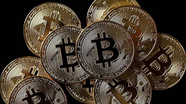 Bitcoin yılın rekor düzeyi 9 bin 322 doları gördü.