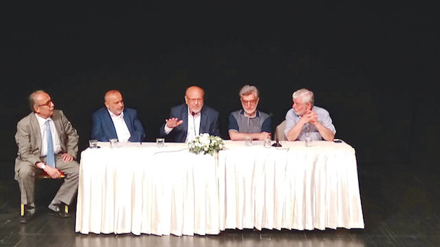Avukat Orhan Töz, Şevki Yılmaz, Devlet eski Bakanı Hasan Aksay (ortada), Prof. Dr. Sami Şener ve Prof. Dr. Yüksel Çavuşoğlu.