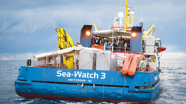 Sea Watch'un kurtardığı 53 kişi, 5 gündür bekletiliyor.