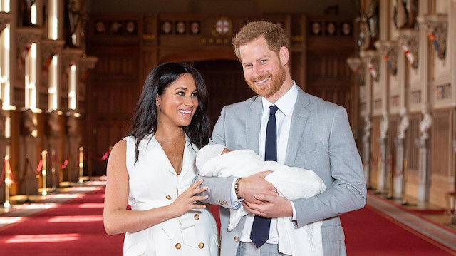 Meghan Markle bebeğinin fotoğrafını ilk kez paylaştı: Babalar günün kutlu olsun Harry