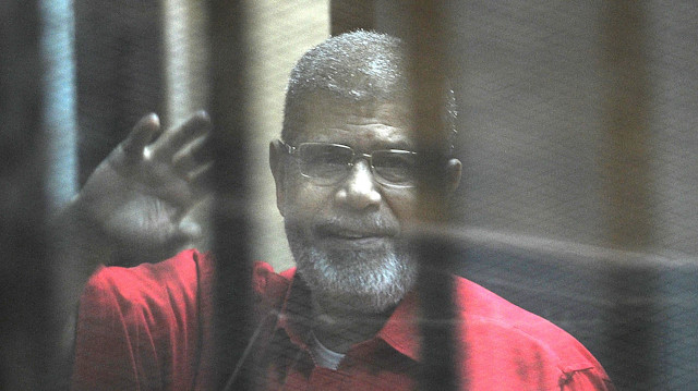 محمد مرسي. أول رئيس مصري منتخب ديمقراطيا يموت محبوسا 