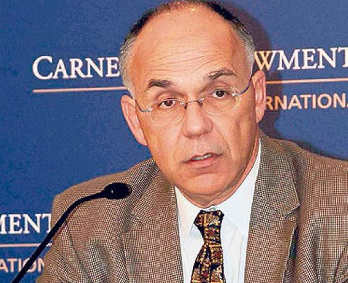Türkiye, 15 Temmuz'daki FETÖ'cü hain darbe girişimine doğrudan katıldığı ortaya çıkan CIA ajanı Henri Barkey hakkında yakalama kararı çıkarmıştı. CHP'nin ABD temsilcisinin, Barkey ve parti yönetimi arasında köprü görevi üstlendiği öğrenildi.