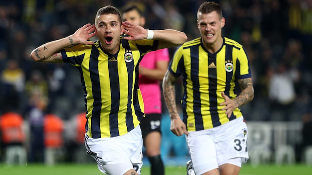 Fenerbahçe'ye ​2016 yılında transfer olan ​Neustadter, sarı-lacivertli formayla çıktığı 108 maçta 7 gol atarken 1 de asist yaptı.