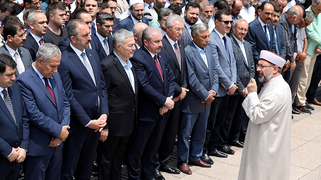 Gıyabi cenaze namazını Diyanet İşleri Başkanı Ali Erbaş kıldırdı. 