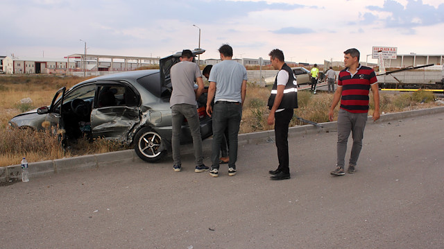 İki otomobilin çarpışması sonucu 5 kişi yaralandı.